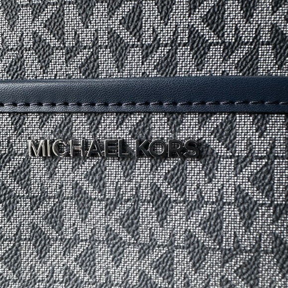 Cooper Medium Ombré Logo Sling Pack - Picture 2 of 6